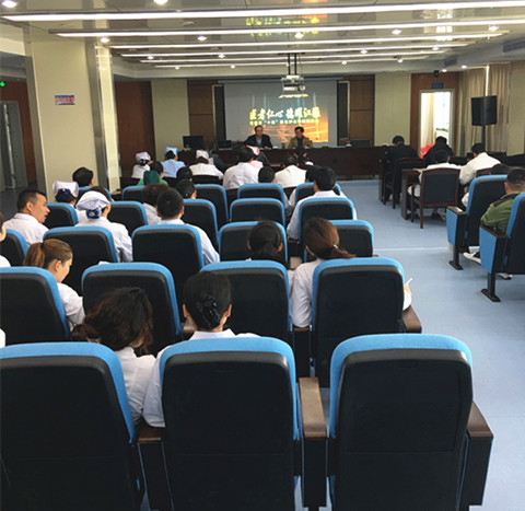 我院组织医护人员观看“安徽省十佳医生护士事迹报告会”